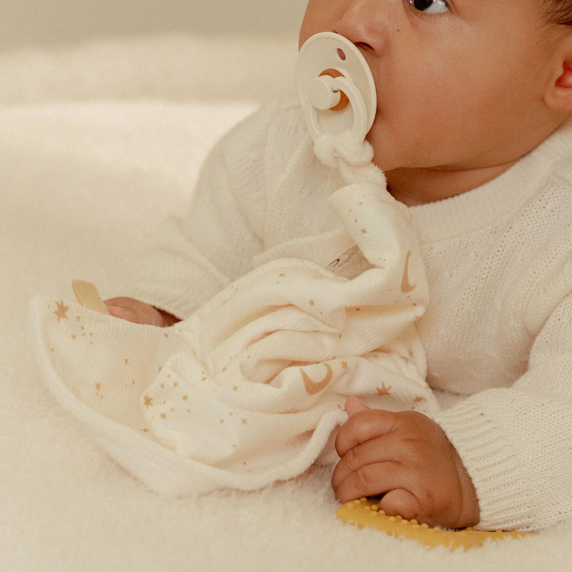 Cuddle Cloth with Teething Ring - Image 10