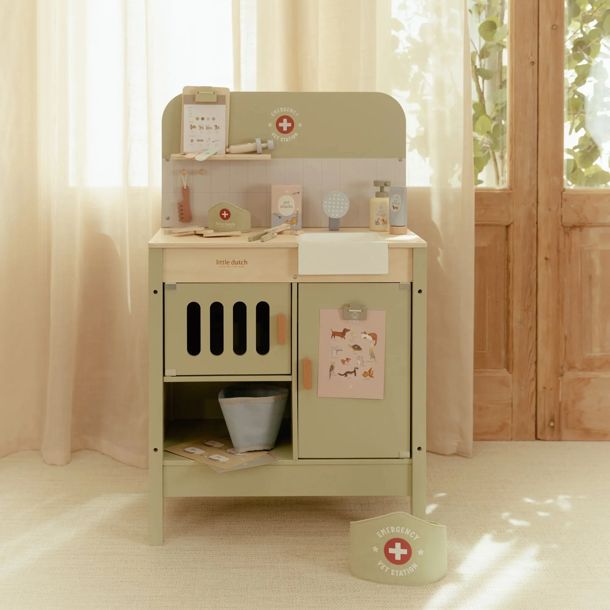 Wooden Play Veterinary Set - Image 20