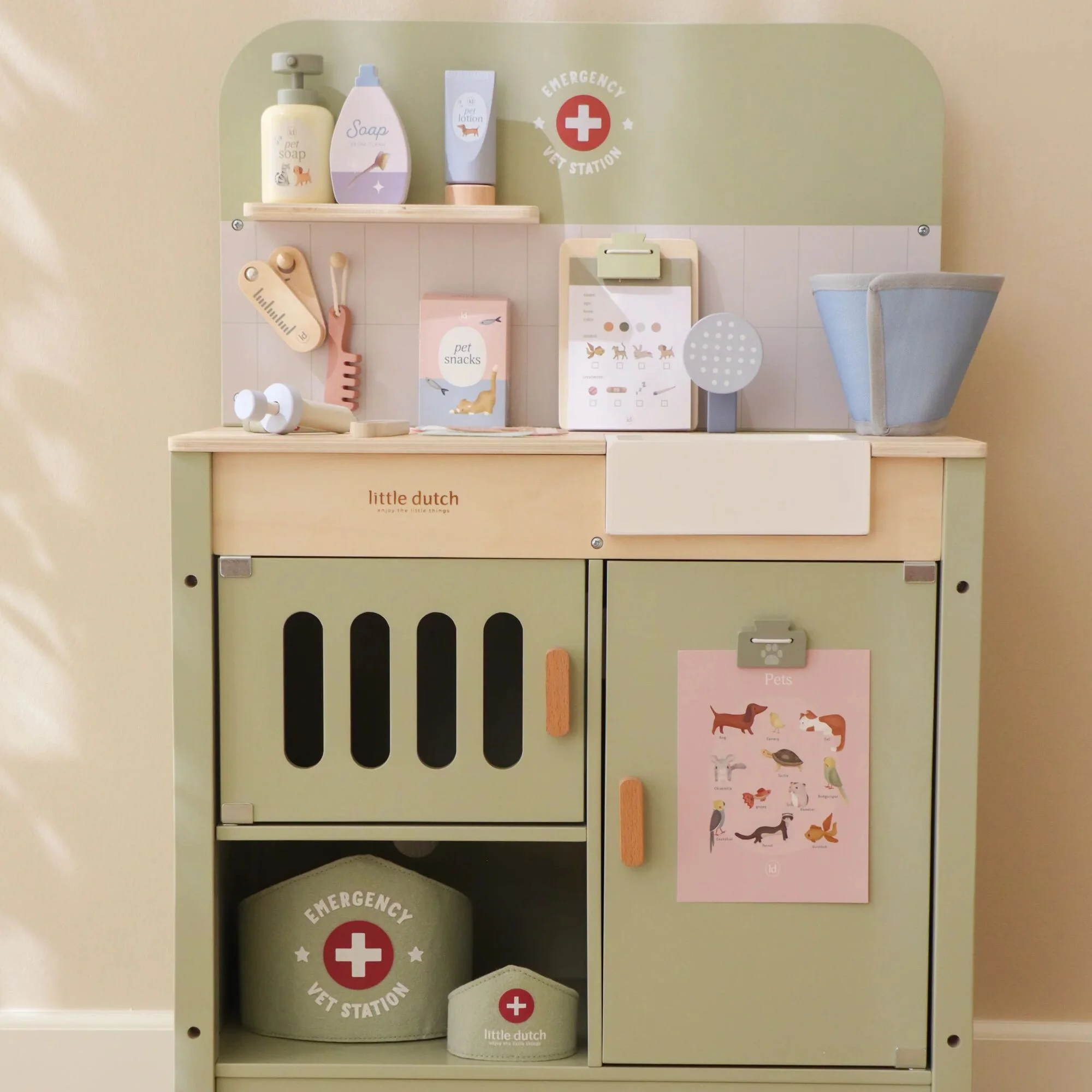 Wooden Play Veterinary Set - Image 23