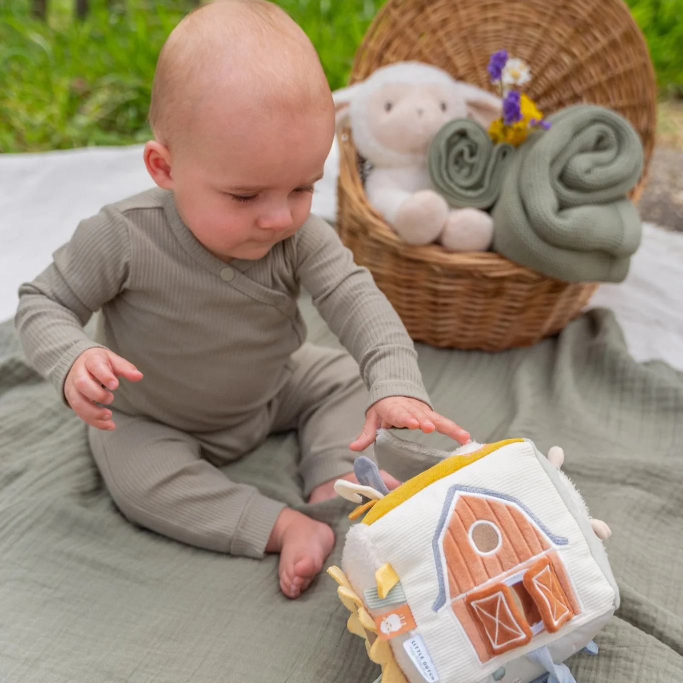 Soft Activity Cube - Little Farm - Image 9