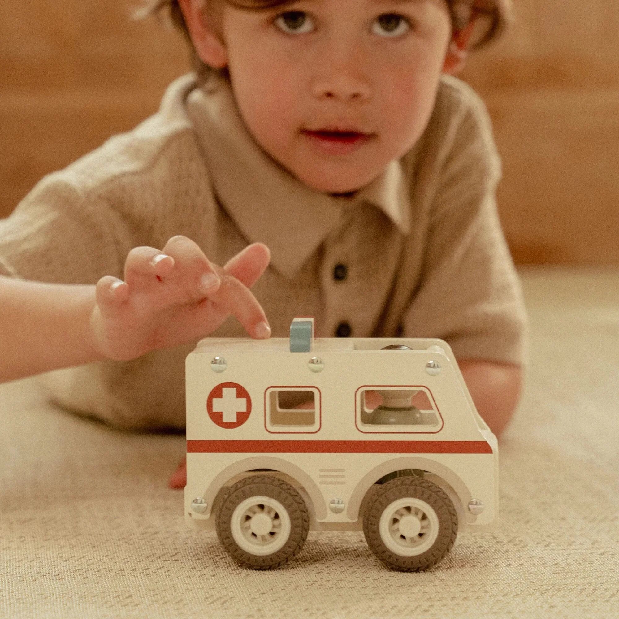 Wooden Ambulance - Image 14