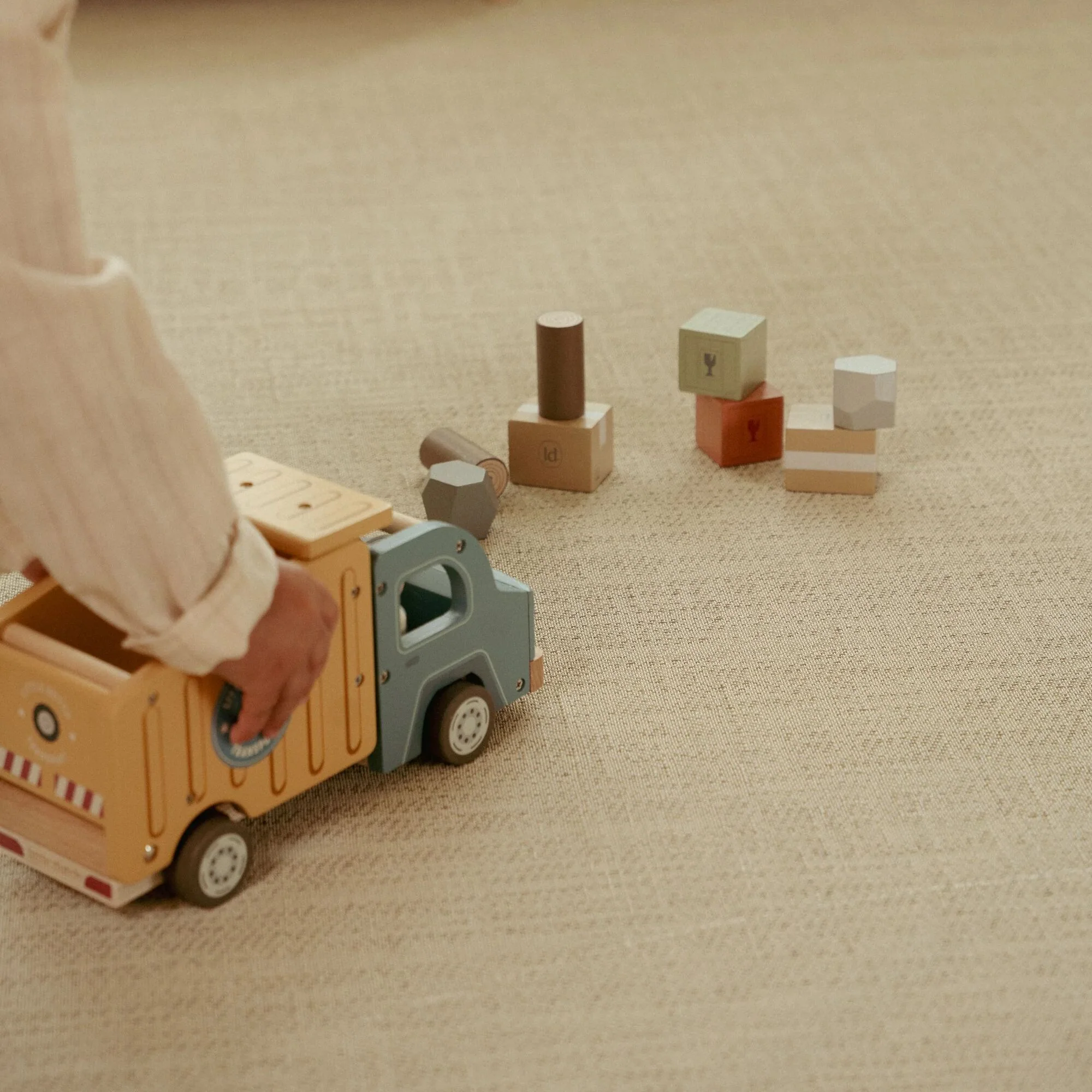 Wooden Dump Truck - Image 9