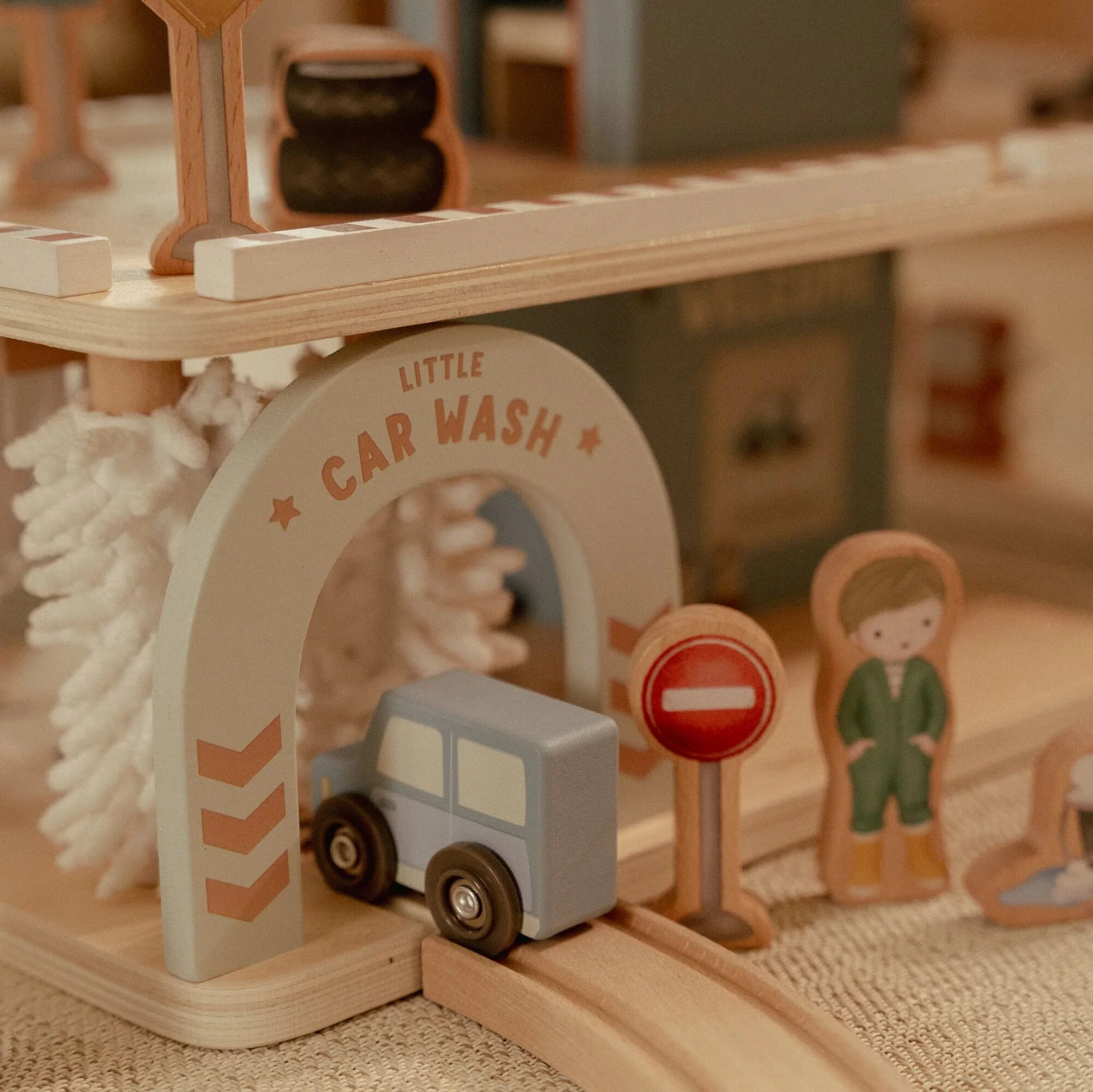 Wooden Play Garage - Image 11