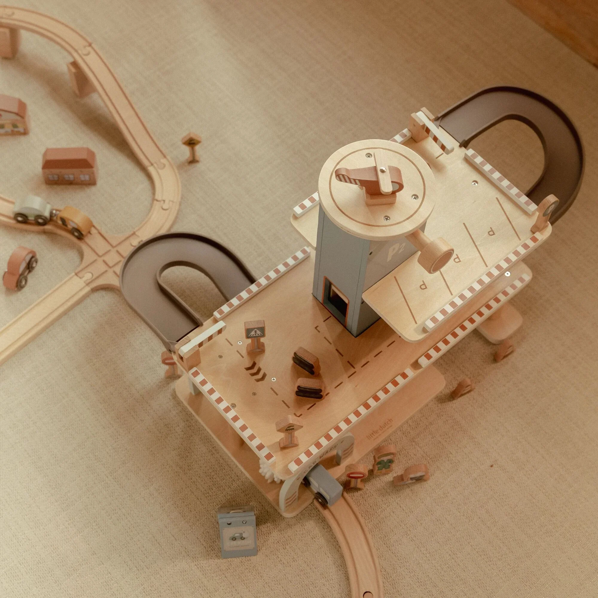 Wooden Play Garage - Image 9